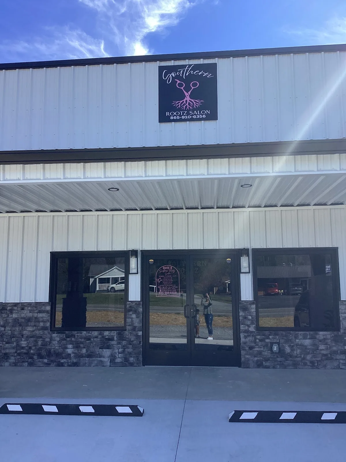 Southern Rootz Salon — exterior